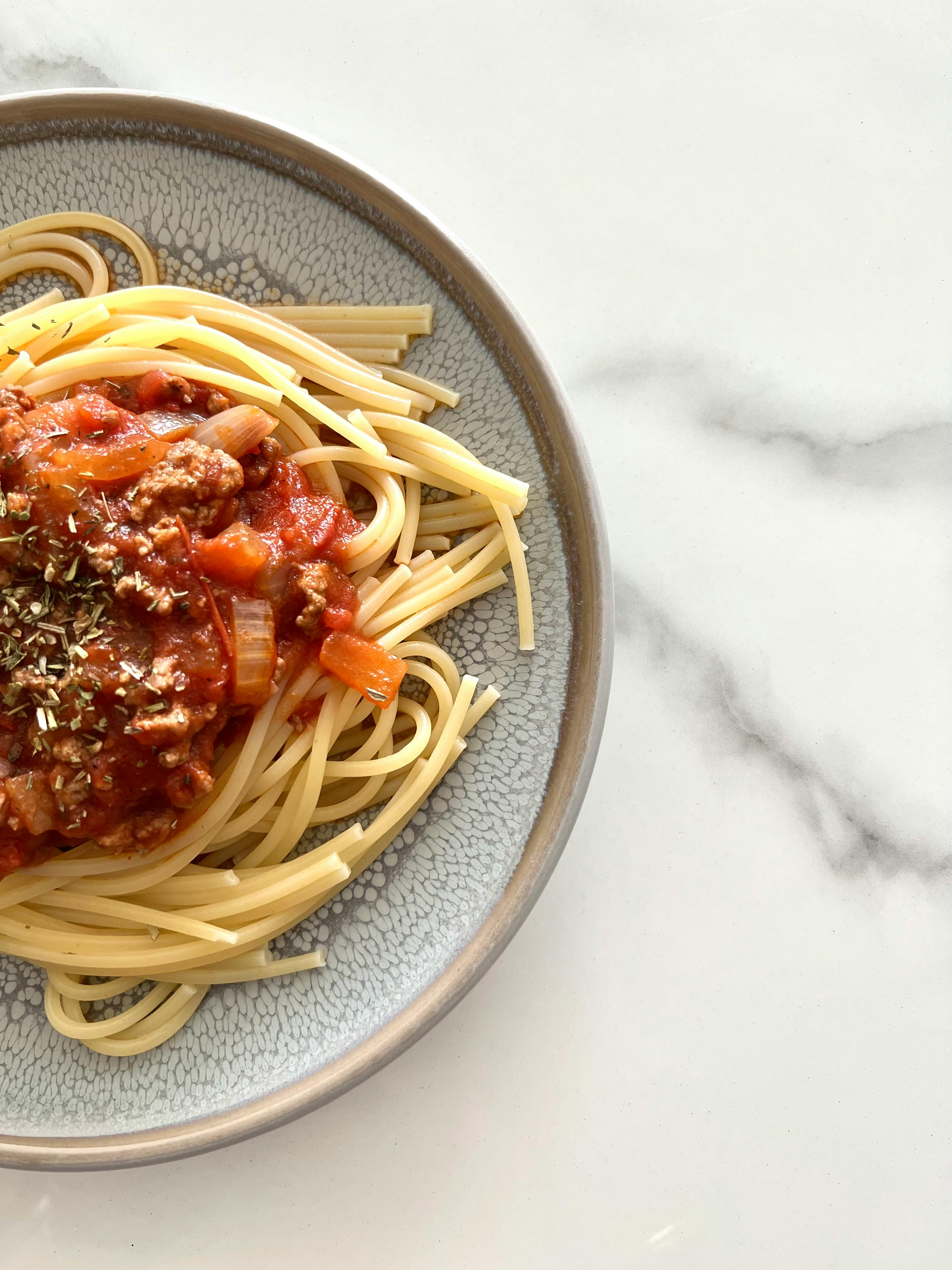 Fideos con salsa en restaurante de Baradero